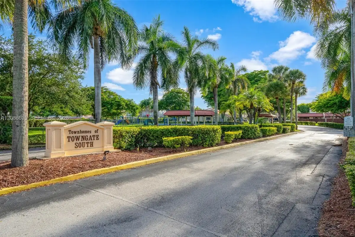 11226 SW 117th Ct, Miami: photo 1 of 46