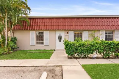 341 A Covered Bridge Blvd, Lake Worth: photo 1 of 28