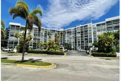 800 Parkview Dr #106, Hallandale Beach: photo 1 of 20
