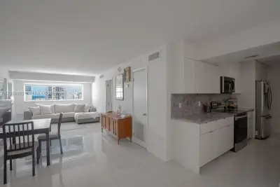 1881 Washington Ave #11D, Miami Beach: photo 1 of 25