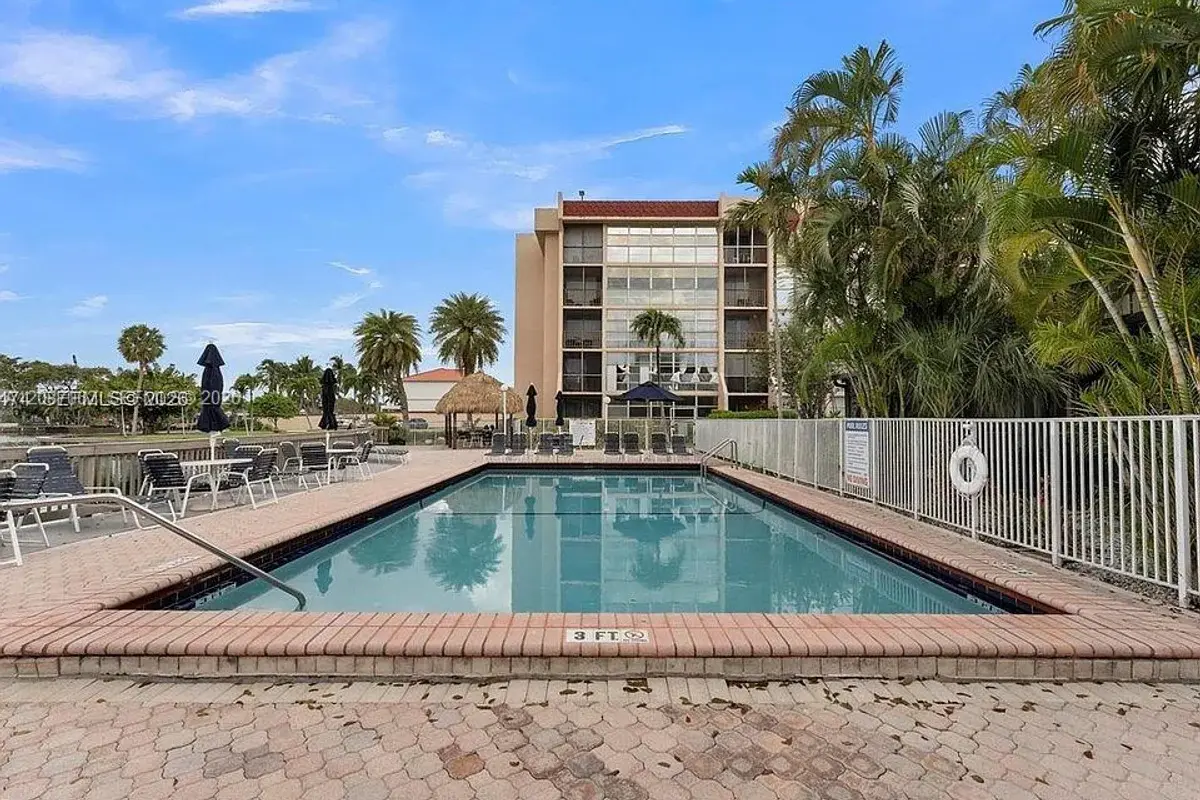 2101 Atlantic Shores Blvd #207, Hallandale Beach: photo 1 of 1
