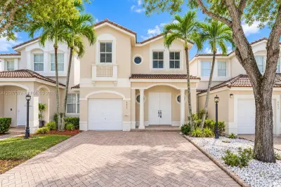4873 NW 107th Path, Doral: photo 1 of 39