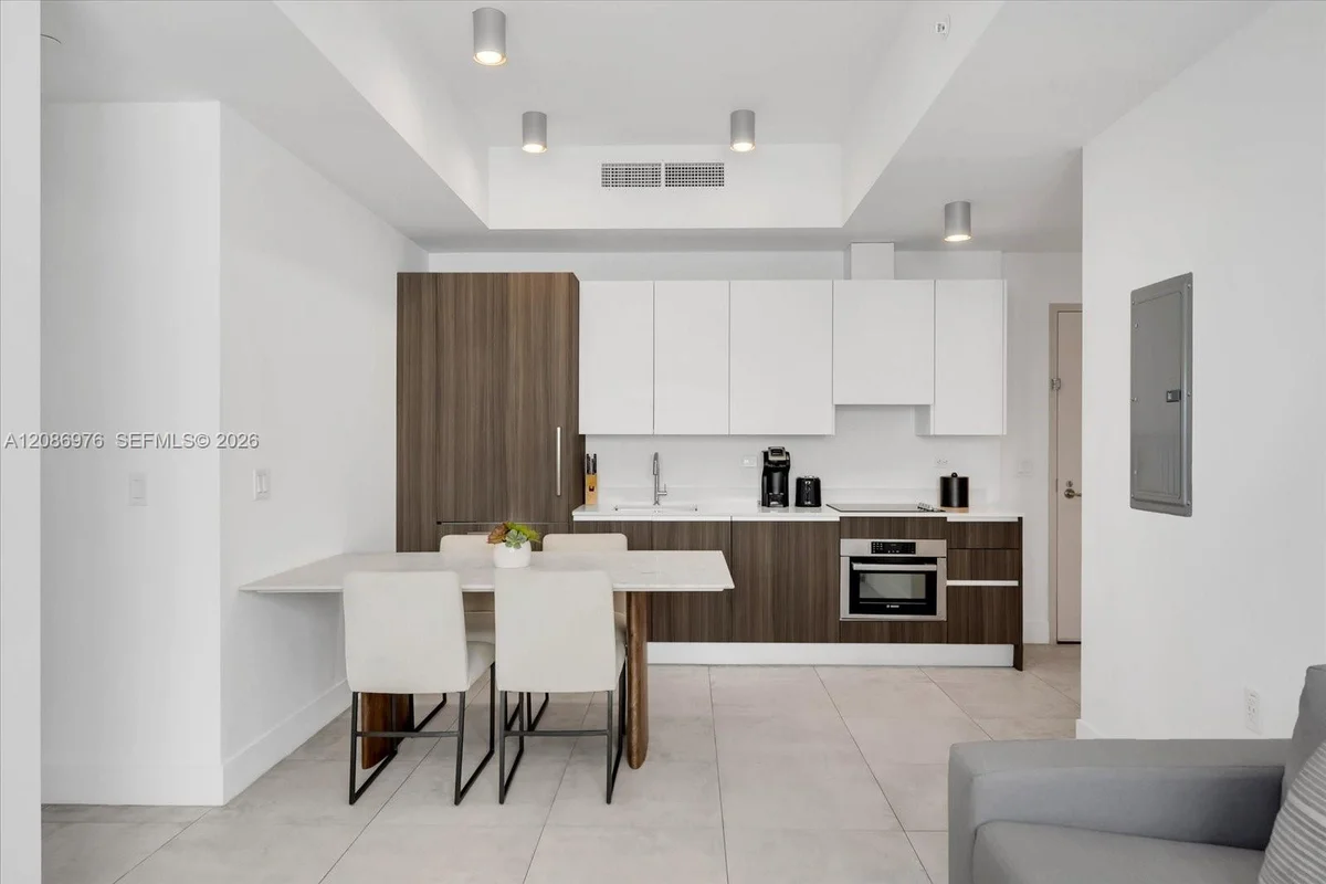 239 SW 9th St #1603, Miami: photo 1 of 29