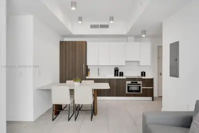 239 SW 9th St #1603, Miami: photo 1 of 29