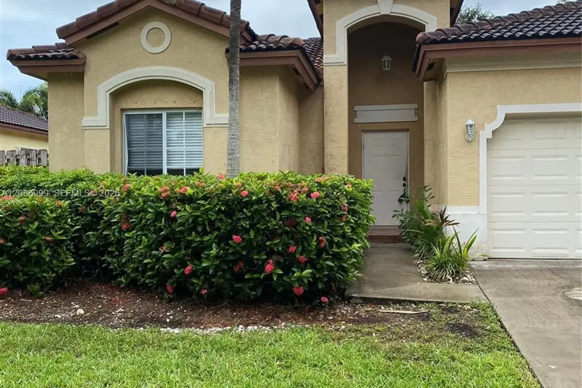 8982 SW 212th Ter, Cutler Bay: photo 1 of 12