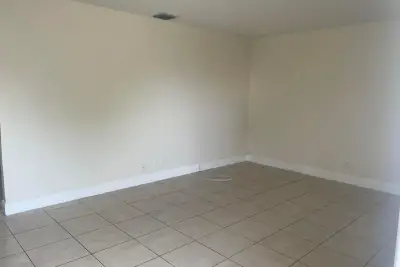 2830 Avenue S #D1, Riviera Beach: photo 1 of 6