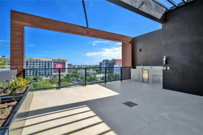 91 NW 27th St #502, Miami: photo 1 of 34