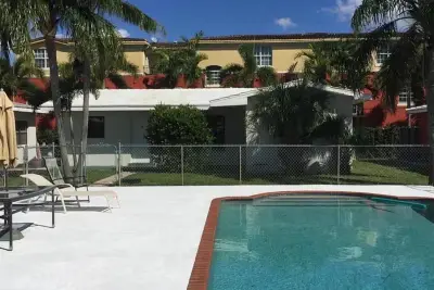 1836 Coral Ridge Dr #5, Fort Lauderdale: photo 1 of 10