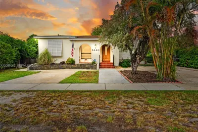 5440 E 7th Ave, Hialeah: photo 1 of 45
