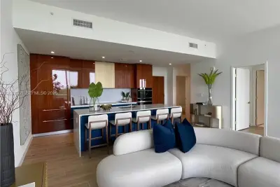 2678 Tigertail Ave #502, Miami: photo 1 of 37