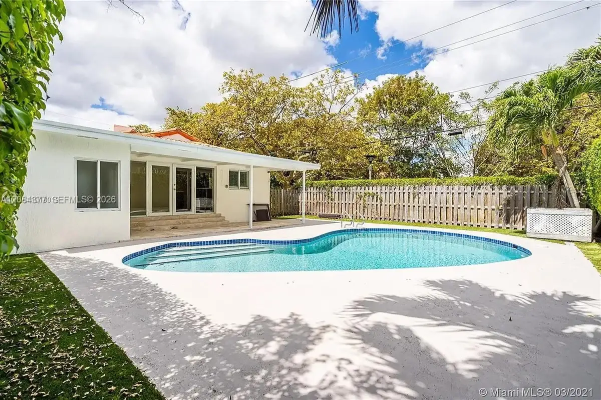 375 SW 20th Rd #1, Miami: photo 1 of 15