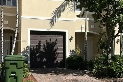 2735 SW 81st Ter #2725, Miramar: photo 1 of 15
