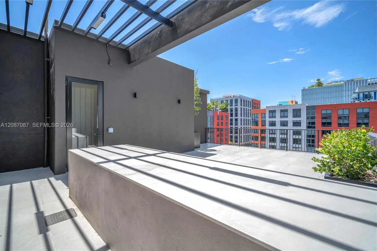 91 NW 27th St #504, Miami: photo 1 of 23