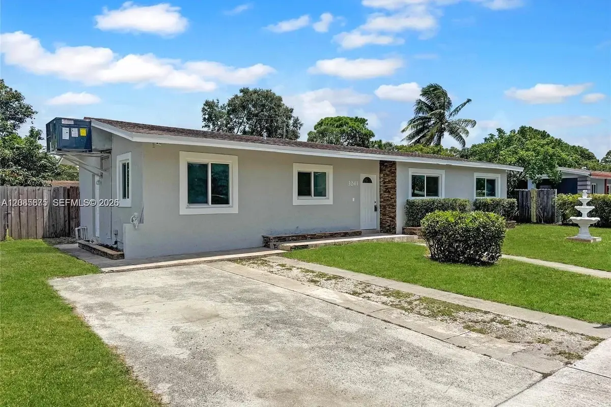 3241 NW 4th St, Lauderhill: photo 1 of 27