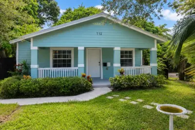 712 NE 3rd Ave, Pompano Beach: photo 1 of 10