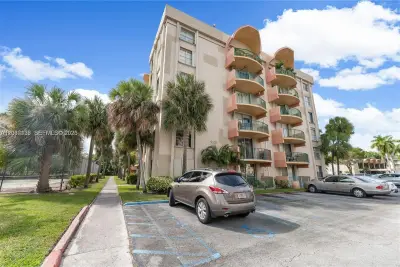 9310 Fontainebleau Blvd #606, Miami: photo 1 of 27