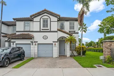 11401 NW 76th Ter, Doral: photo 1 of 65