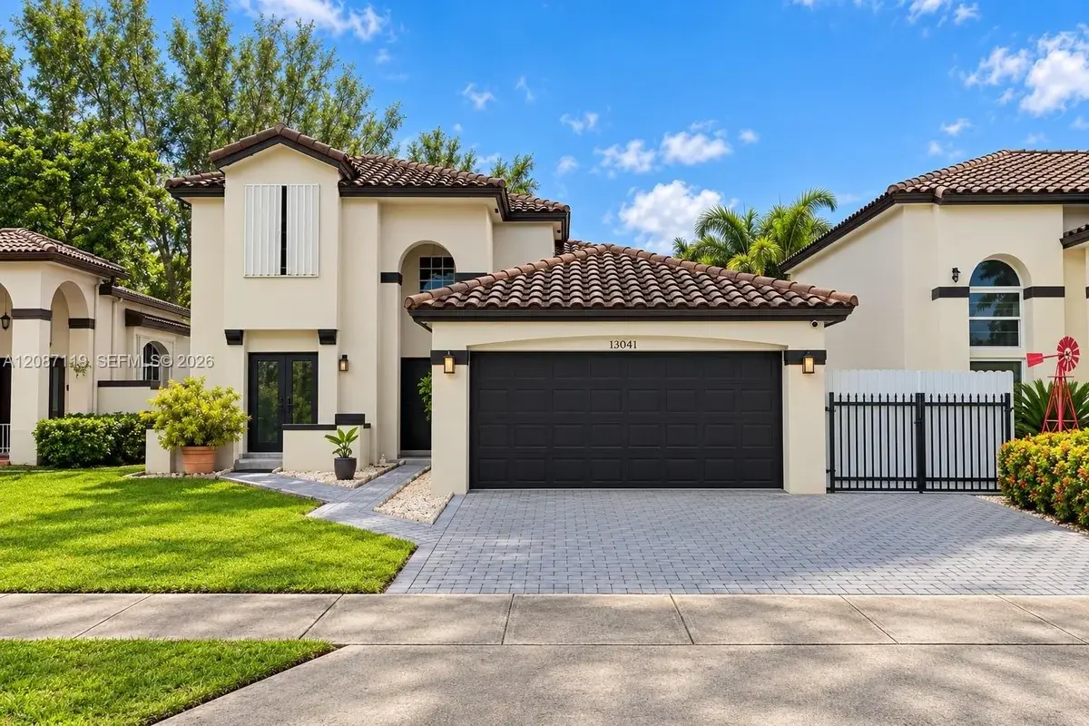 13041 NW 11th Ter, Miami: photo 1 of 34