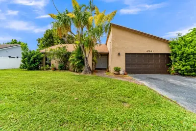 4941 NW 83rd Ave, Lauderhill: photo 1 of 39