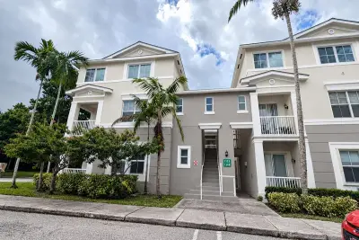 1114 Shoma Dr, Royal Palm Beach: photo 1 of 19