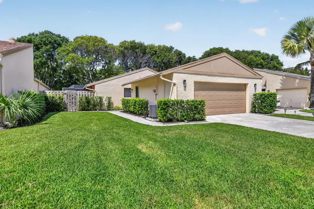 818 NW 26th Ave, Delray Beach: photo 1 of 53
