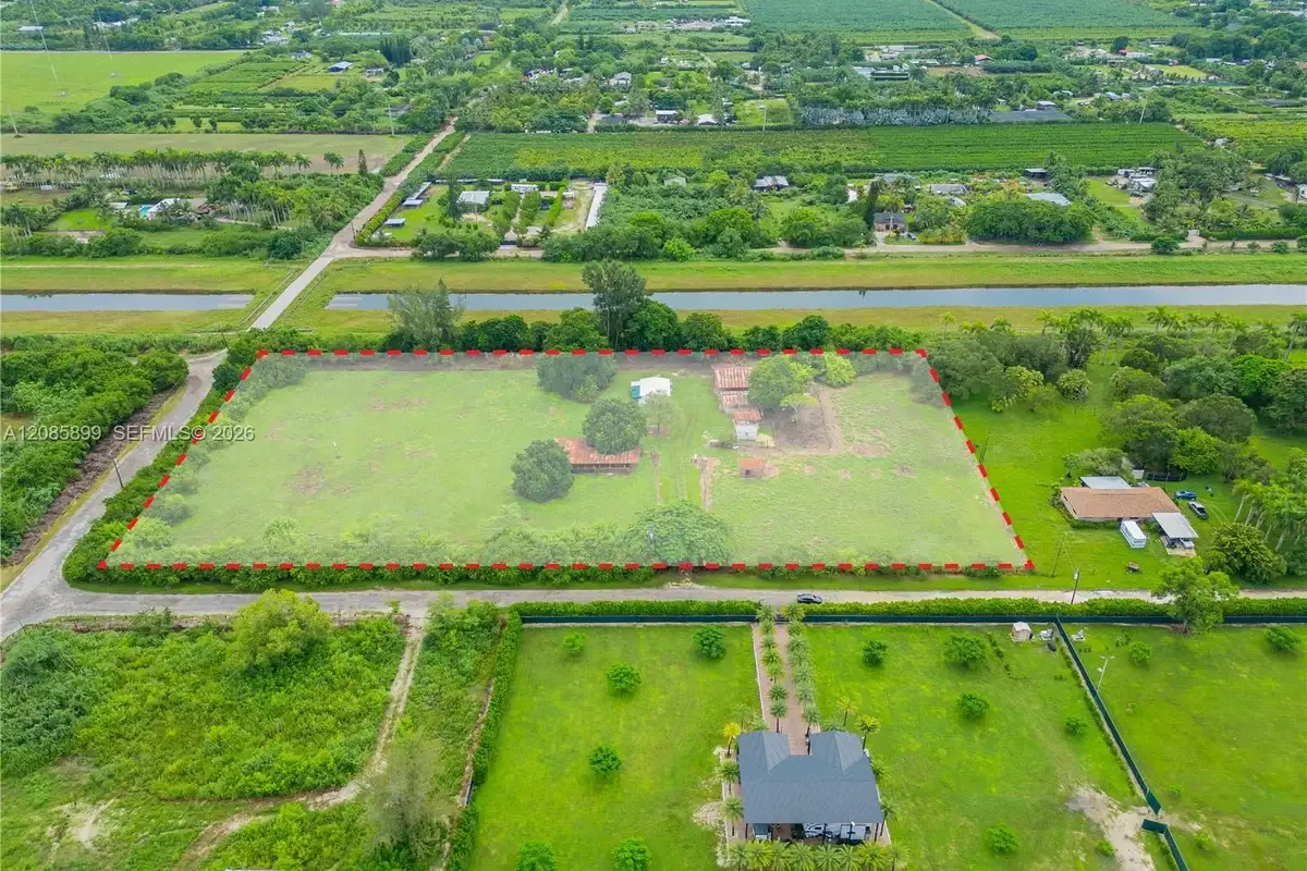 15365 SW 206th Ave, Miami: photo 1 of 44