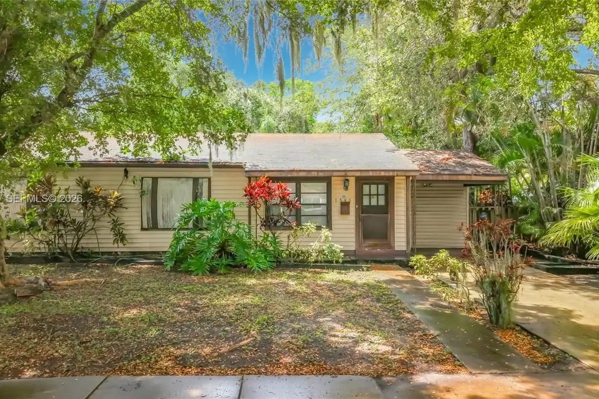 1580 NE 132nd Rd, North Miami: photo 1 of 25