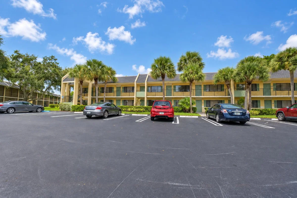 1604 Meadows Cir W, Boynton Beach: photo 1 of 36