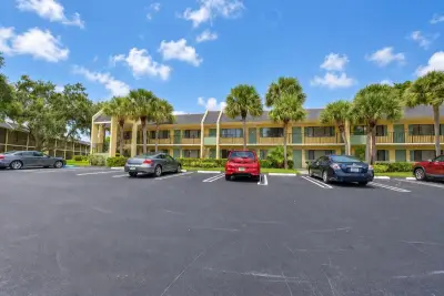1604 Meadows Cir W, Boynton Beach: photo 1 of 36