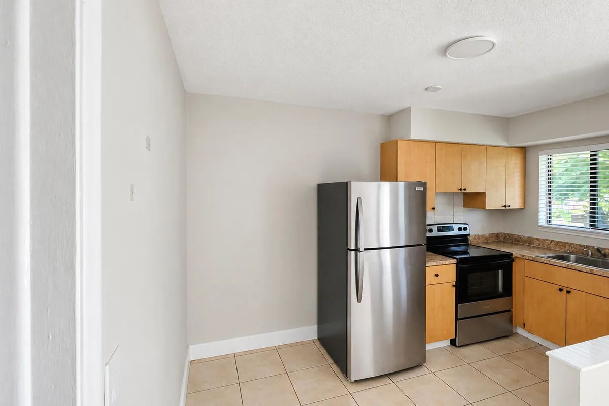 435 NW 41st St #2, Oakland Park: photo 1 of 19