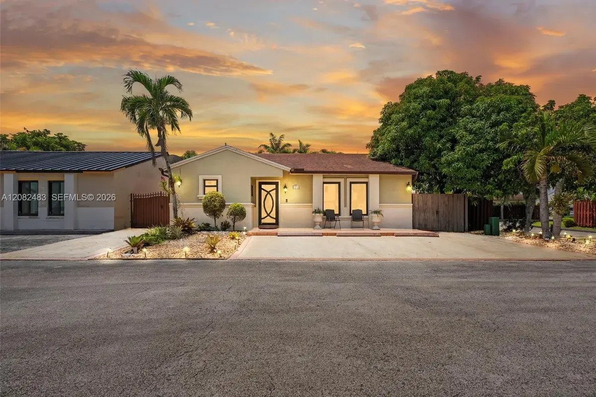 6536 NW 197th Ln, Hialeah: photo 1 of 41