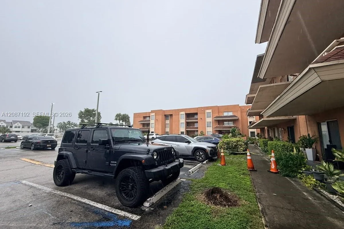 17530 NW 68th Ave #C4010, Hialeah: photo 1 of 11