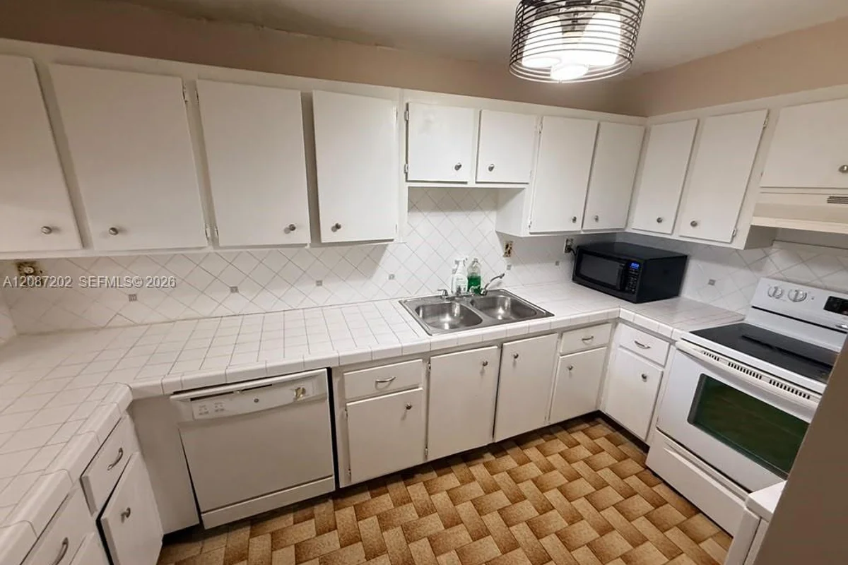 10000 NW 80th Ct #2361, Hialeah Gardens: photo 1 of 7