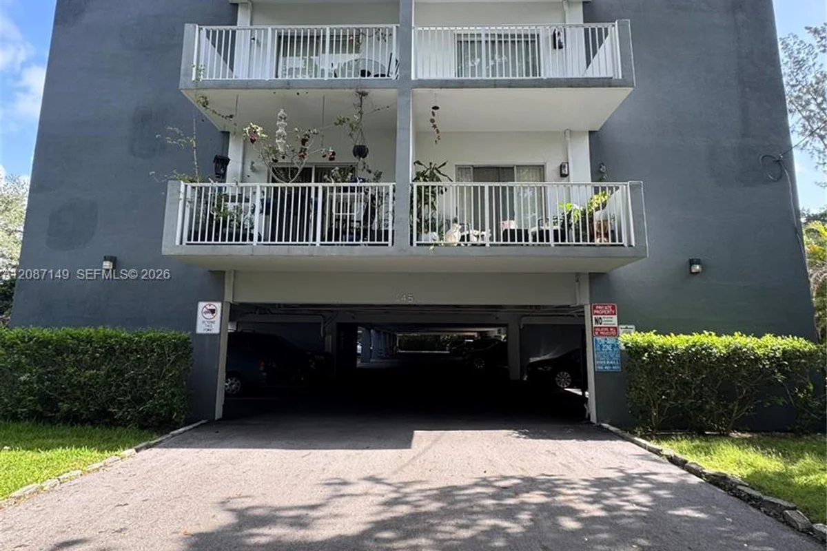 645 NE 121st St #304, North Miami: photo 1 of 22