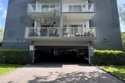 645 NE 121st St #304, North Miami: photo 1 of 22