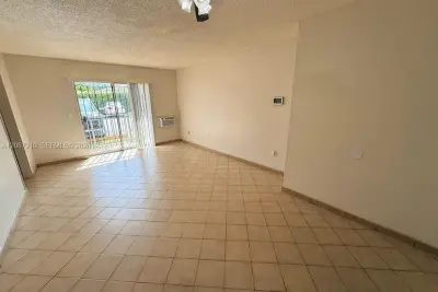 4713 NW 7th St #108-1, Miami: photo 1 of 17