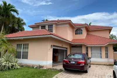 15244 SW 109th St, Miami: photo 1 of 19