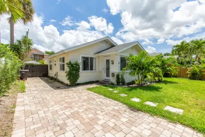 210 Malverne Rd, West Palm Beach: photo 1 of 45