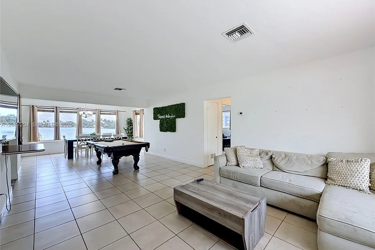 2501 NE 209th Ter, Miami: photo 1 of 59
