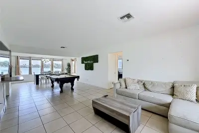 2501 NE 209th Ter, Miami: photo 1 of 59