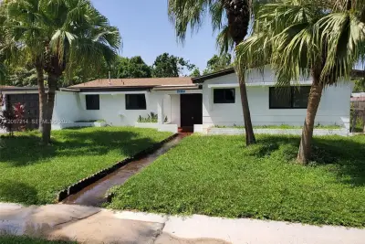 2025 NW 191st St, Miami Gardens: photo 1 of 46