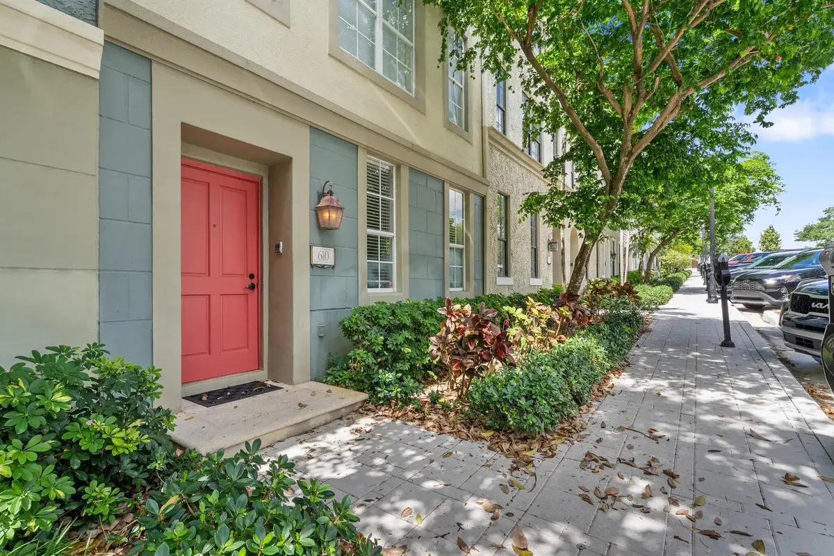 610 Fern St, West Palm Beach: photo 1 of 15