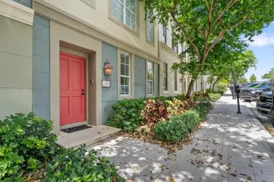 610 Fern St, West Palm Beach: photo 1 of 15