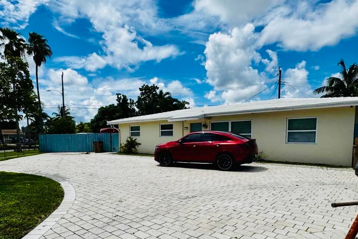 3701 NW 4th Ave #1, Deerfield Beach: photo 1 of 7