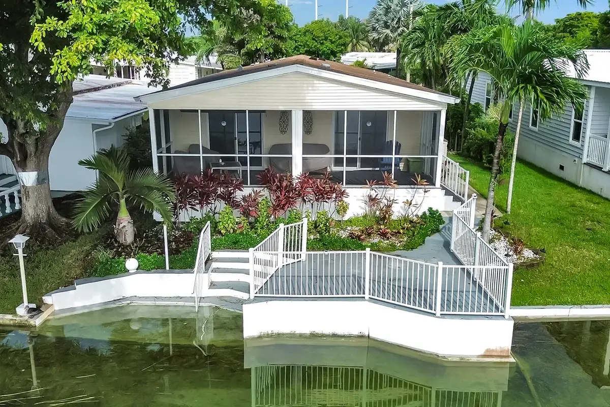 5420 Lagoon Dr, Fort Lauderdale: photo 1 of 54