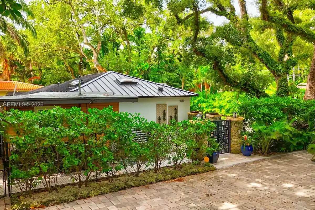 4080 Lybyer Ave, Miami: photo 1 of 58