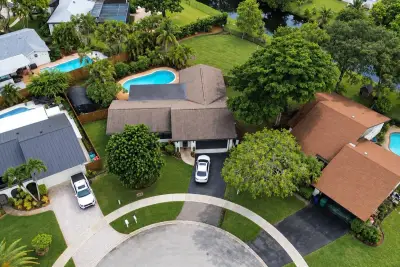 8764 SW 51st Ct, Cooper City: photo 1 of 35