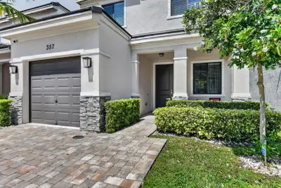 357 NW 36th Ave, Pompano Beach: photo 1 of 40