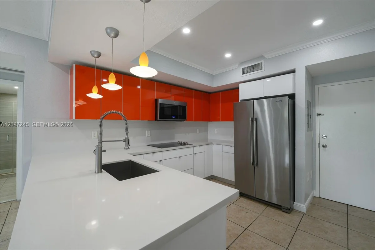 208 NW 47th Ave #203, Miami: photo 1 of 9