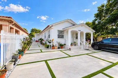 2378 NW 33rd St, Miami: photo 1 of 10